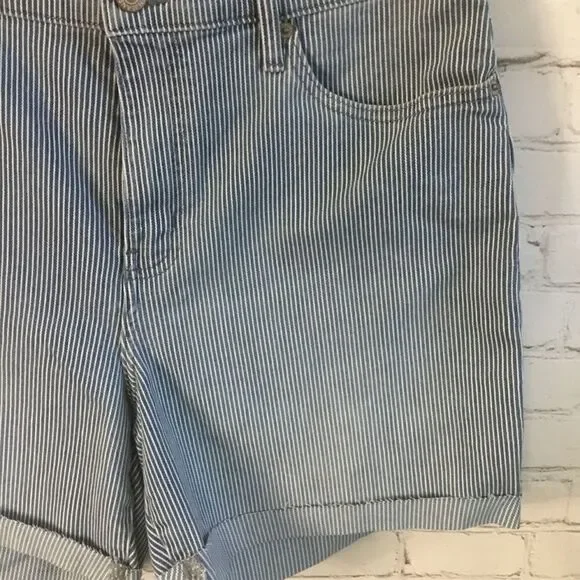 NWT Calvin Klein Women's Railroad Stripe Roll Cuff Denim Jeans Short  Size 12 - Picture 9 of 11